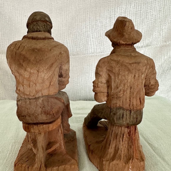 Set of 2 Vintage hand carved wood figurines, made in France - Picture 3 of 5
